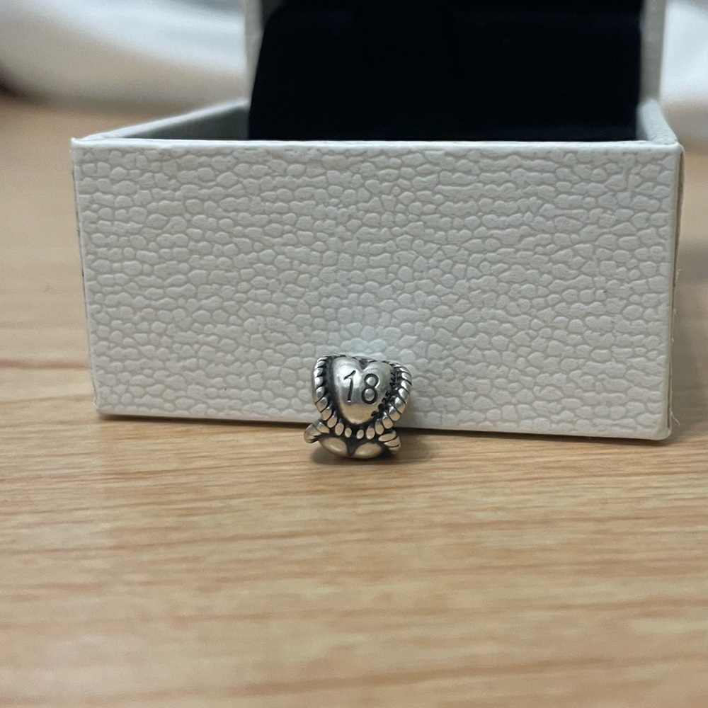 Authentic PANDORA 18 Heart Charm - Picture 2 of 4